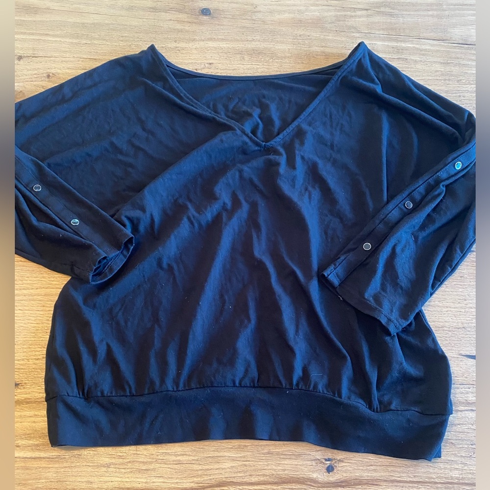 Women's Black V-Neck Top Preloved